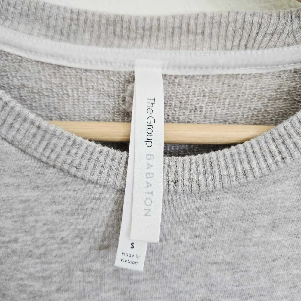 Babaton Gray Cream Crewneck Sweater‎ size Large